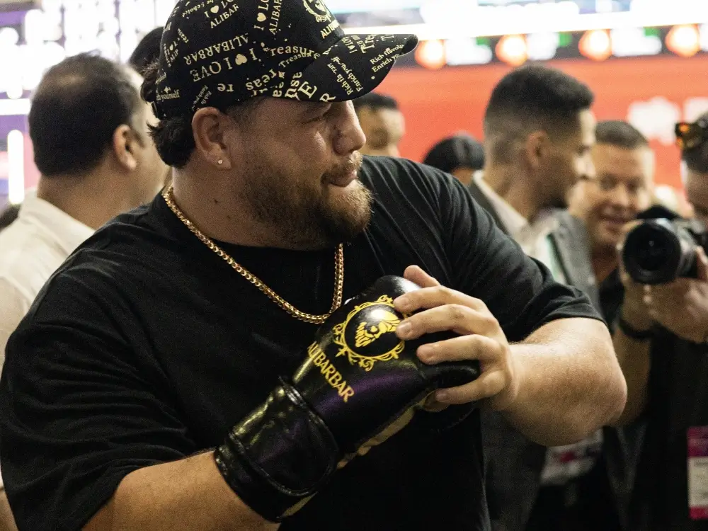 NBA and UFC Legends Take Over ALIBARBAR at Dubai World Vape Show 2025 3 BamBam Tuivasa: “This Thing is NOT Simple!”